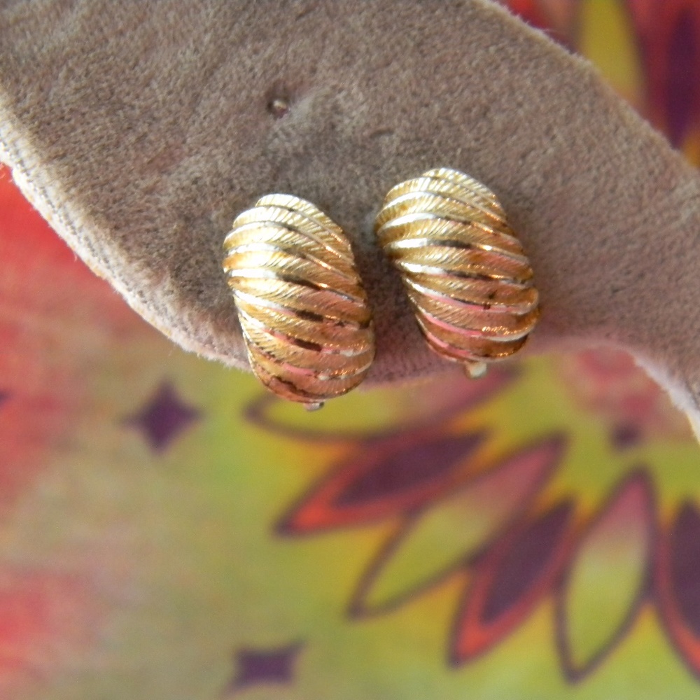 Faux Sliver & Gold Shell Earring Bundle - Picture 3 of 8